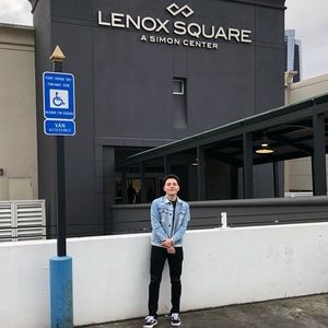 Meet your Posher, Santi